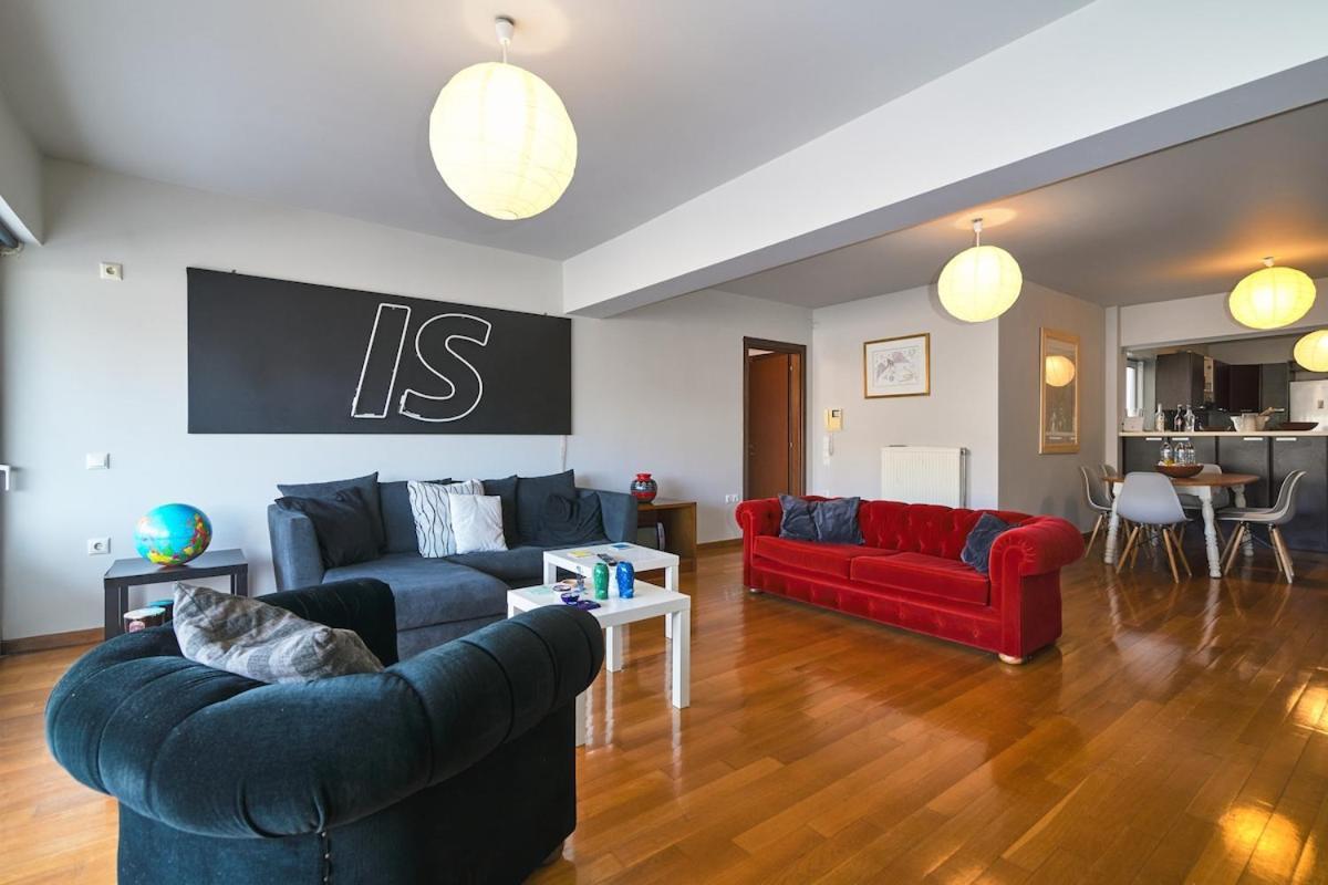 Pristine In The Center With 3 Bedrooms & Parking Апартаменты